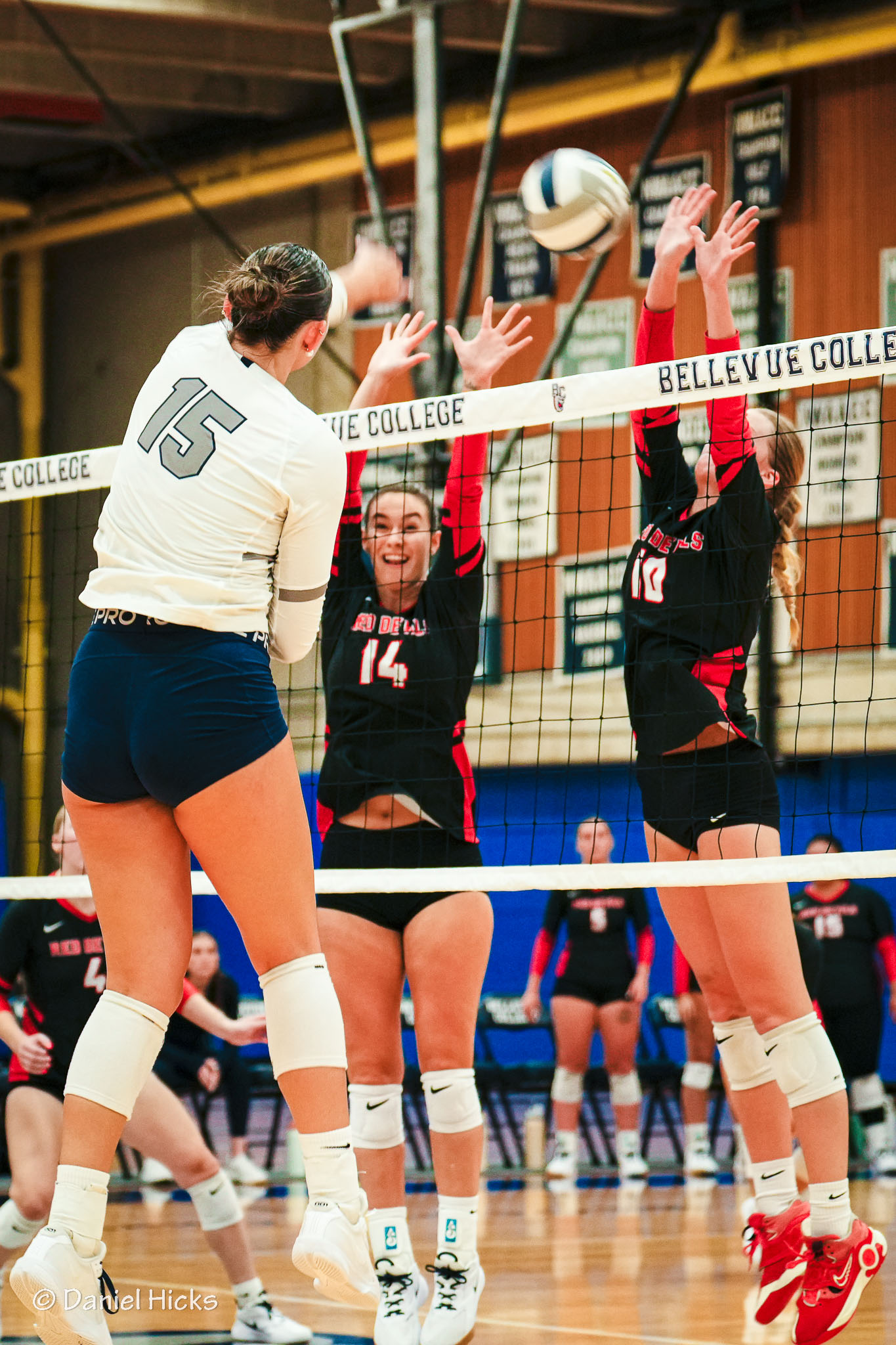 Women's Volleyball - Bellevue College